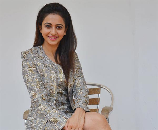 rakul preeth singh,hyderabad,own house  ఆ రూమర్స్ లో నిజం లేదంటోంది!